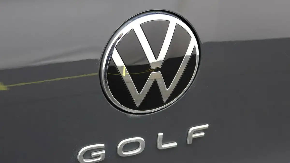 2023-volkswagen-golf-15-tsi-life-130ps-hatchback-big-19