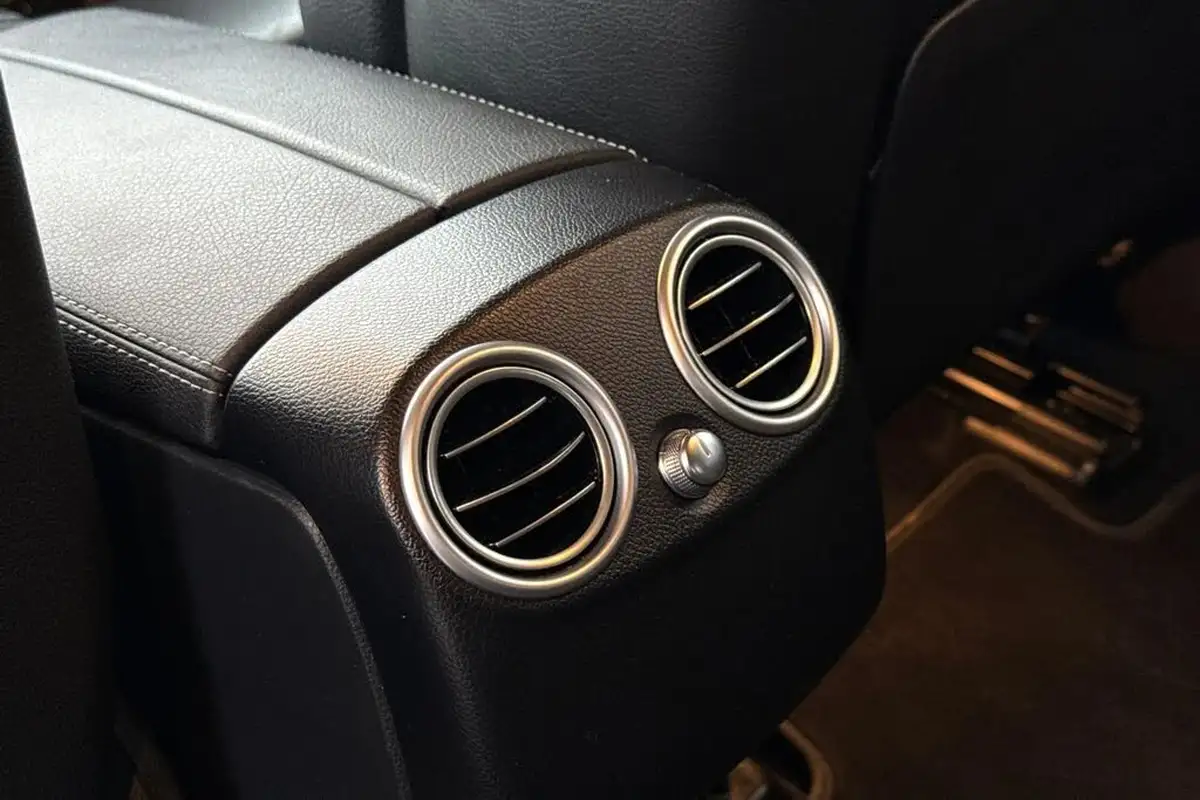 2020-mercedes-benz-glc-class-20d-glc300d-amg-line-premium-coupe-4d-big-36