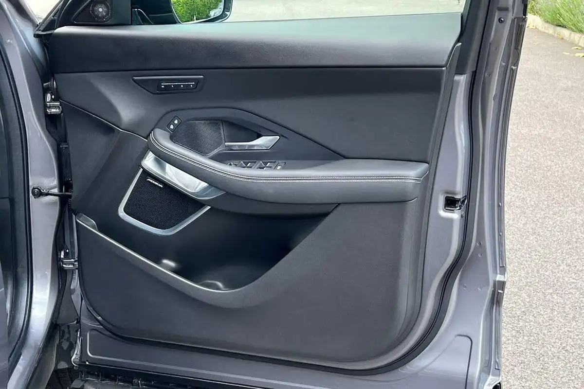 2024-jaguar-e-pace-20-d200-r-dynamic-se-black-big-50