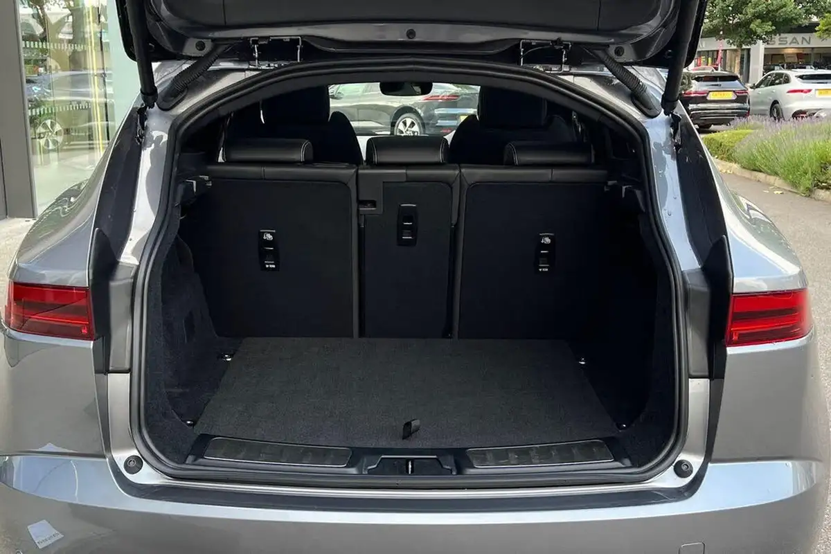 2024-jaguar-e-pace-20-d200-r-dynamic-se-black-big-26