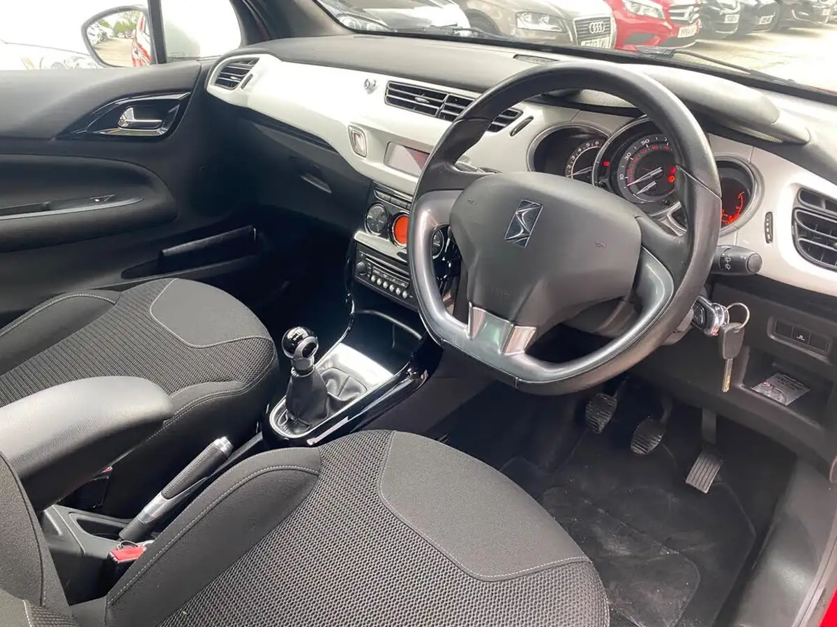 2010-citroen-ds3-16-dstyle-big-12