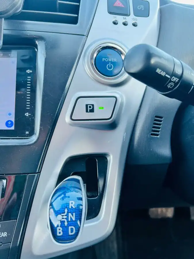 2012-toyota-prius-big-20