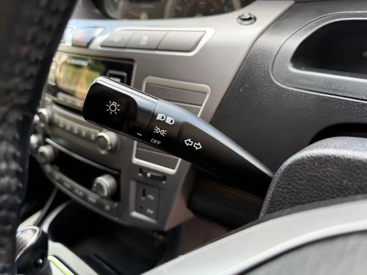 2018-kgm-ssangyong-turismo-22td-ex-auto-big-34