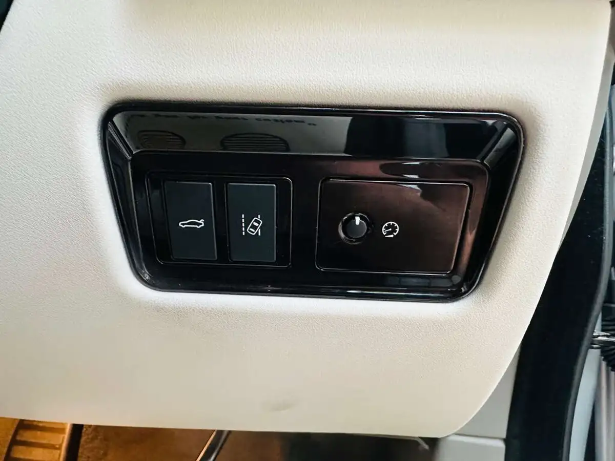 2018-jaguar-xf-20td-portfolio-240ps-awd-saloon-4d-1998cc-auto-big-24