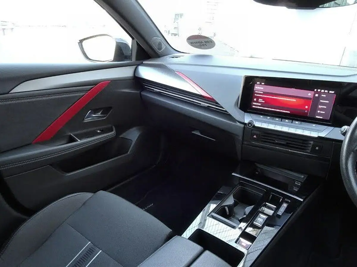 2022-vauxhall-astra-16-gs-line-hatchback-big-21