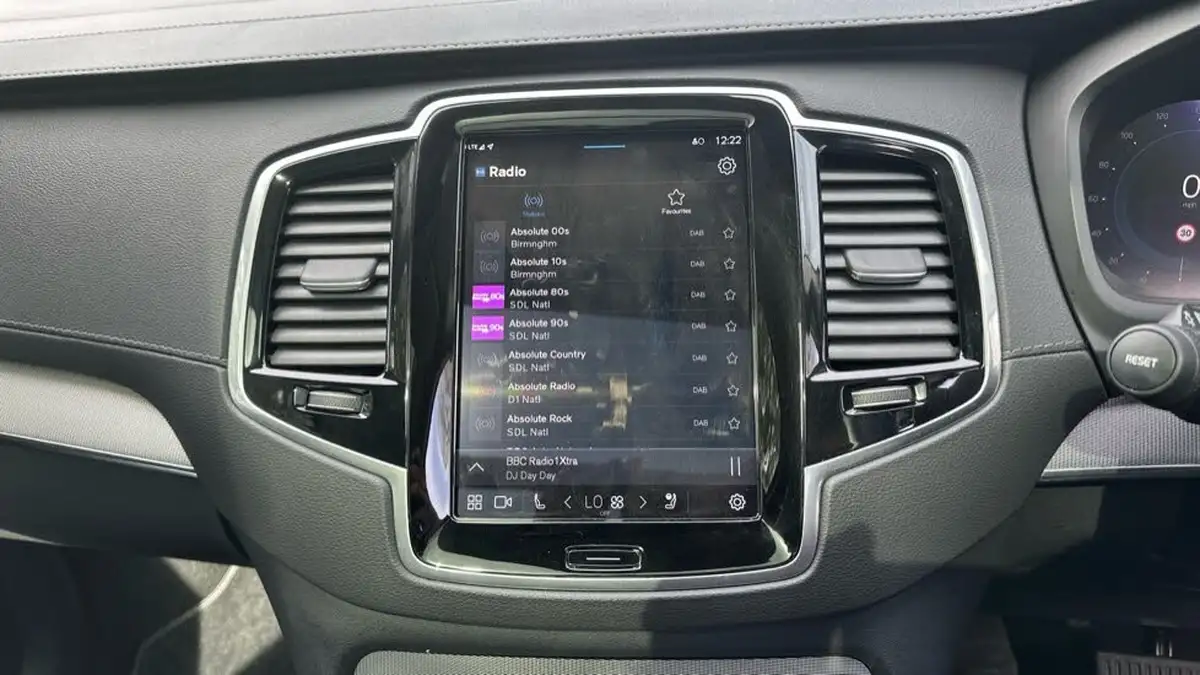 2024-volvo-xc90-20-t8-plus-big-28