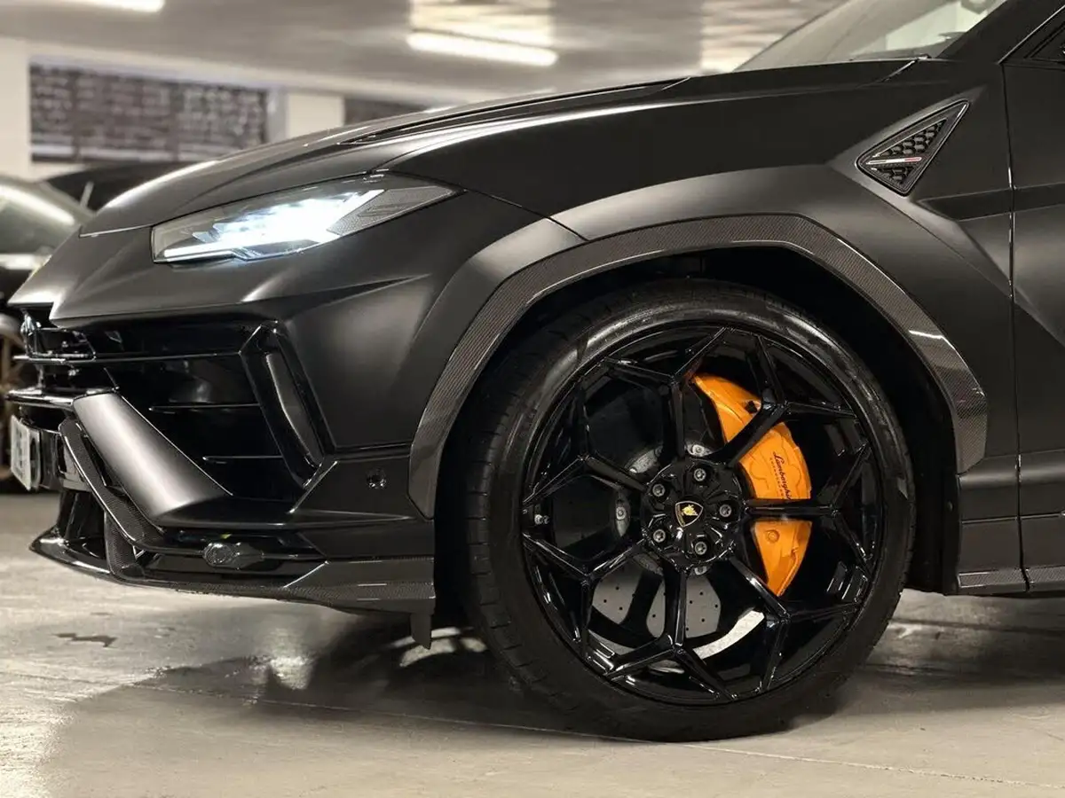2023-lamborghini-urus-40-no-trim-big-9