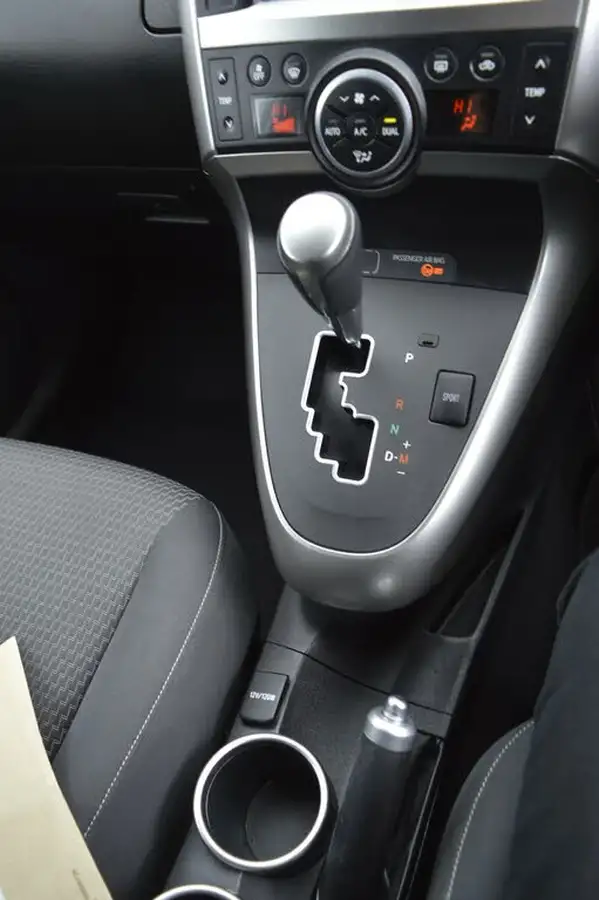 2014-toyota-verso-18-icon-7st-big-19