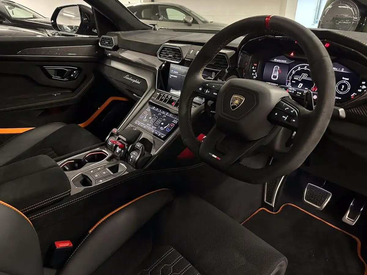 2023-lamborghini-urus-40-no-trim-big-33
