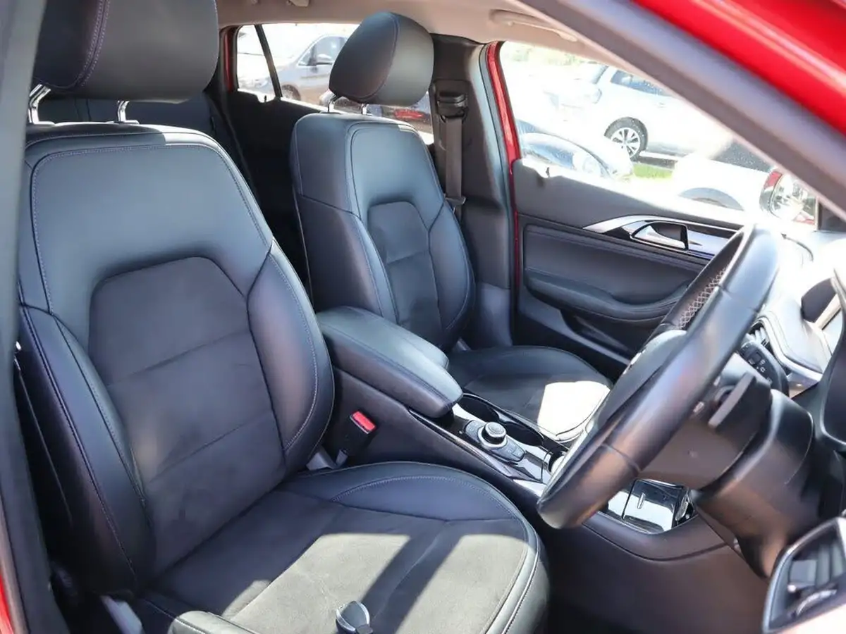 2019-infiniti-q30-16-luxe-156ps-city-black-dct-big-20