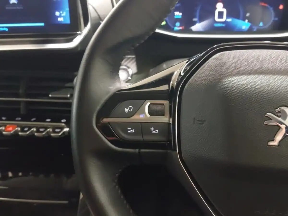 2020-peugeot-208-12-puretech-allure-premium-100bhp-big-16