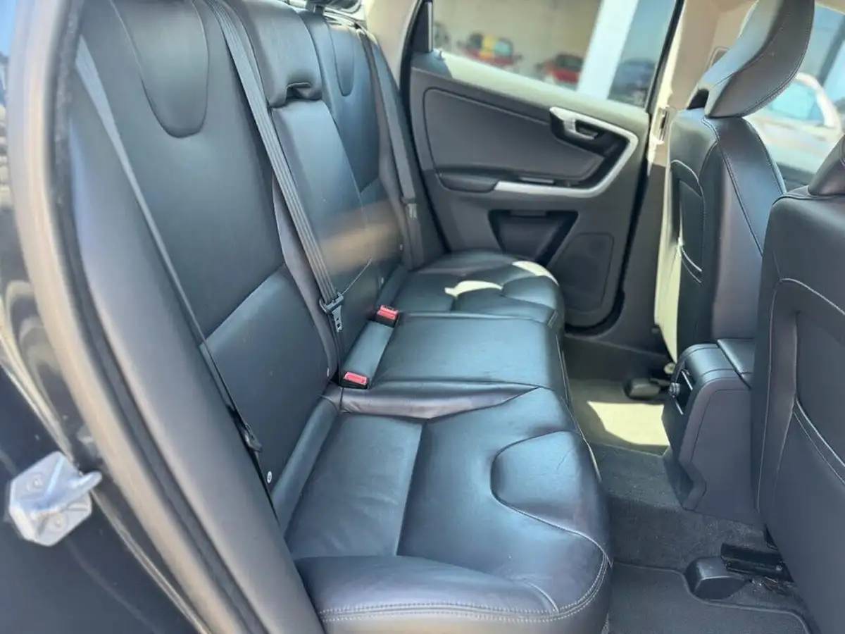 2017-volvo-xc60-20td-d4-se-geartronic-big-9