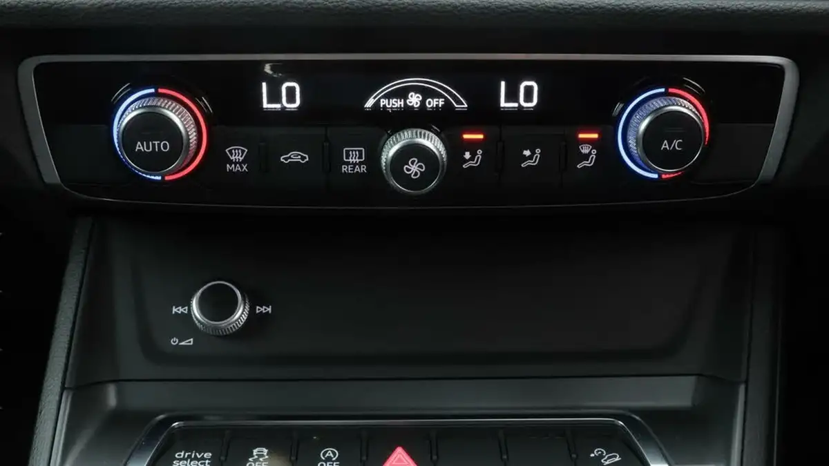 2022-audi-q3-15-35-tfsi-black-edition-codcomfort-sound-pack-sportback-big-12