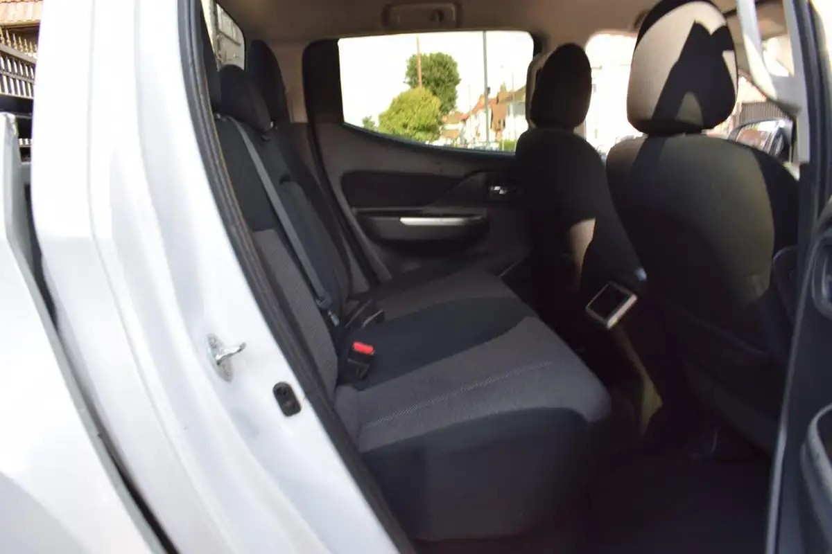 2021-mitsubishi-l200-22di-d-warrior-big-11