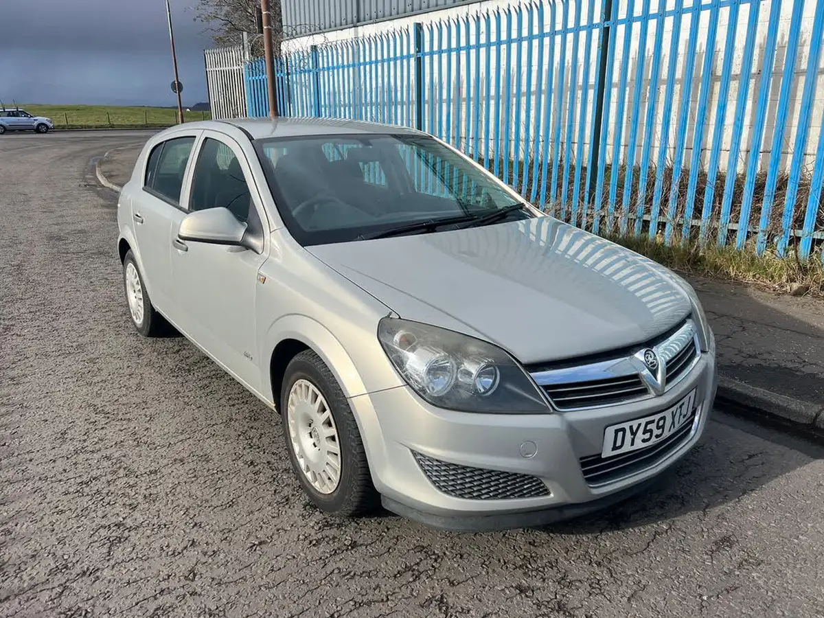 2009-vauxhall-astra-14-life-ac-hatchback-big-1