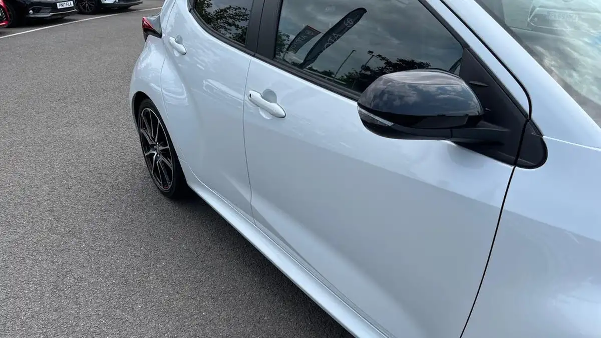 2022-toyota-yaris-15-vvt-i-gr-sport-big-40
