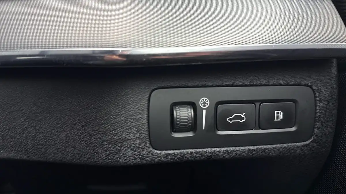 2020-volvo-xc90-20-t8-r-design-plug-in-hybrid-big-27