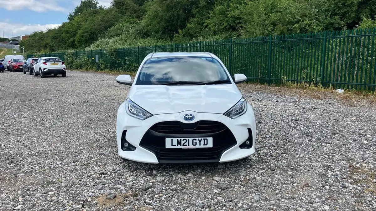 2021-toyota-yaris-15-vvt-i-design-big-14