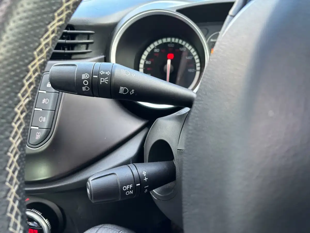 2014-alfa-romeo-giulietta-14-sportiva-nav-big-44