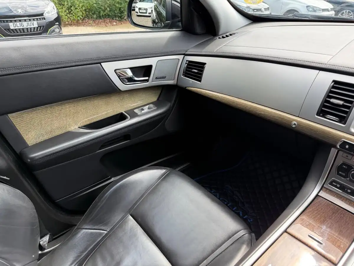 2013-jaguar-xf-22td-premium-luxury-200ps-ss-sportbrake-5d-auto-big-29