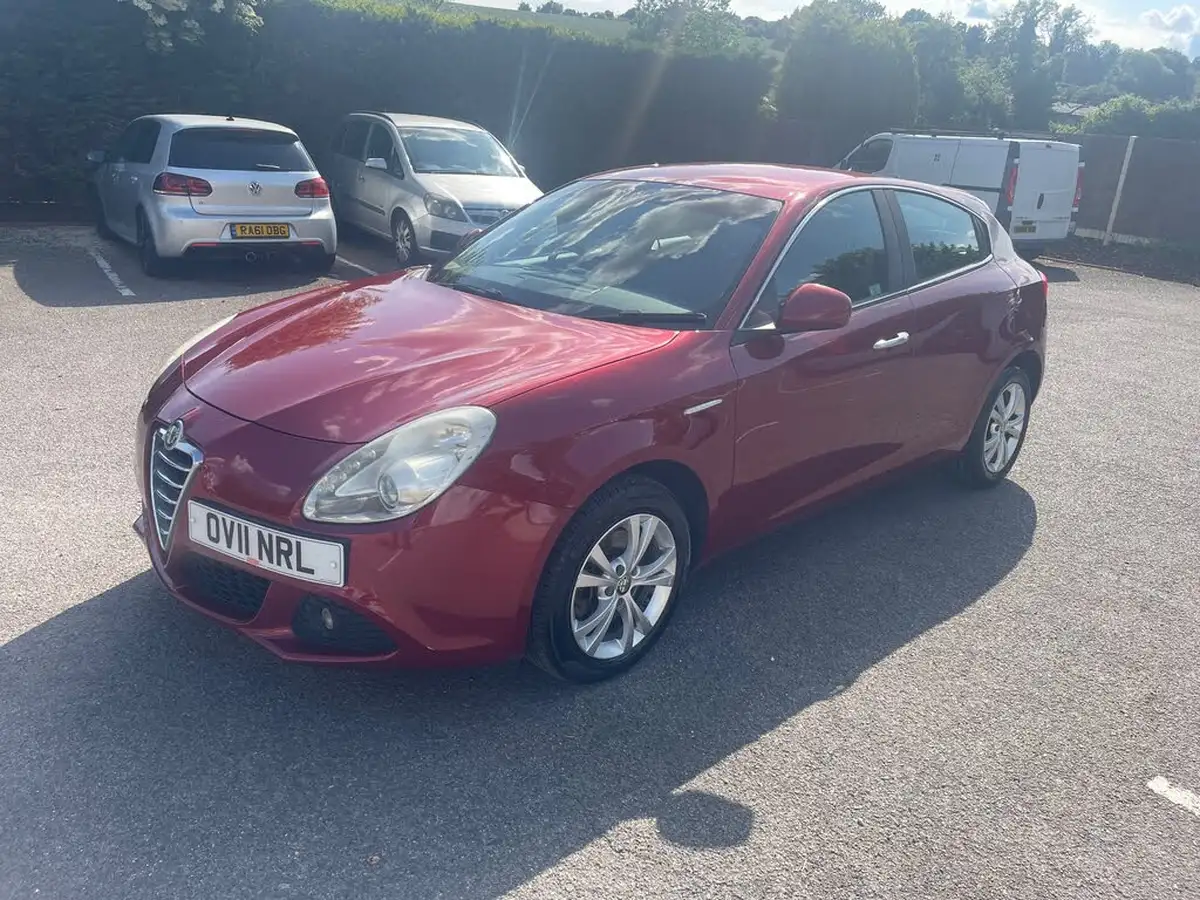 2011-alfa-romeo-giulietta-14-lusso-tb-multiair-170bhp-big-17