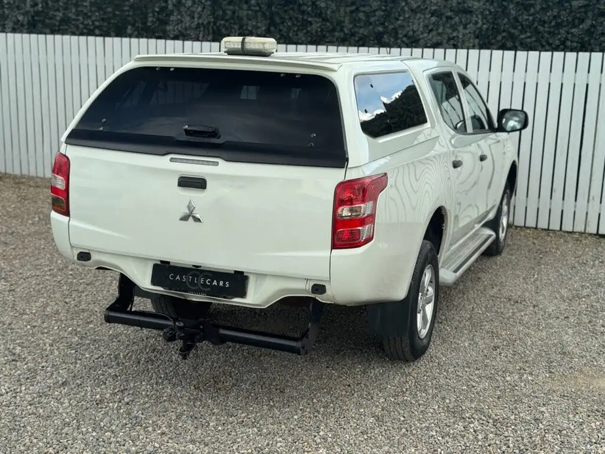 2018-mitsubishi-l200-24di-d-4life-eu6-double-pickup-big-4
