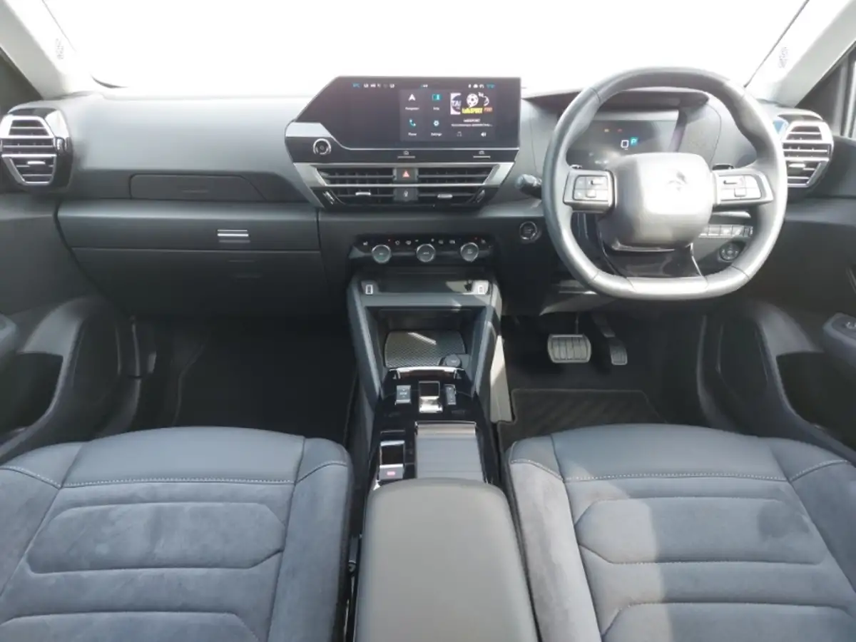 2024-citroen-c4-12-puretech-max-136ps-hybrid-e-dsc6-big-2