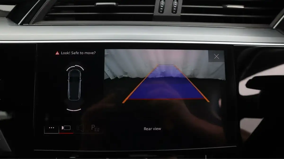 2022-audi-e-tron-55e-technik-station-wagon-big-23