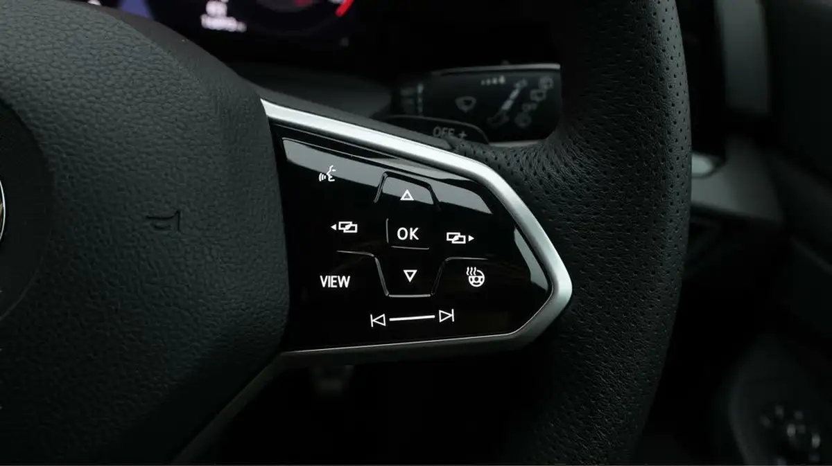2022-volkswagen-golf-20-tsi-gti-dsg-big-24