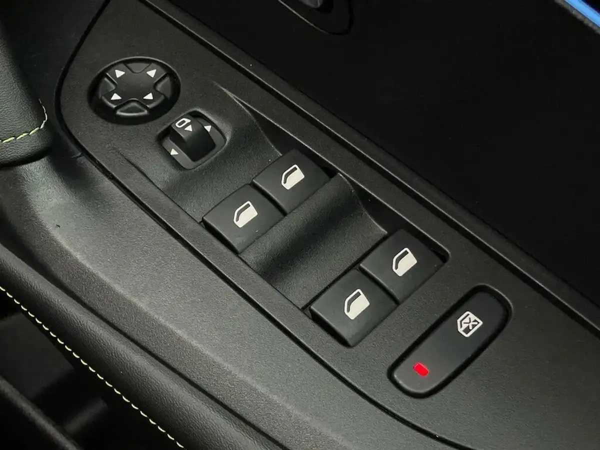 2024-peugeot-2008-suv-e-gt-136ps-50kwh-big-18