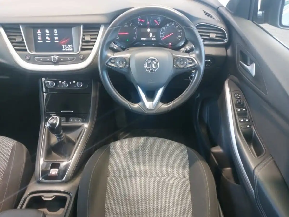 2019-vauxhall-grandland-x-12-se-ss-big-2