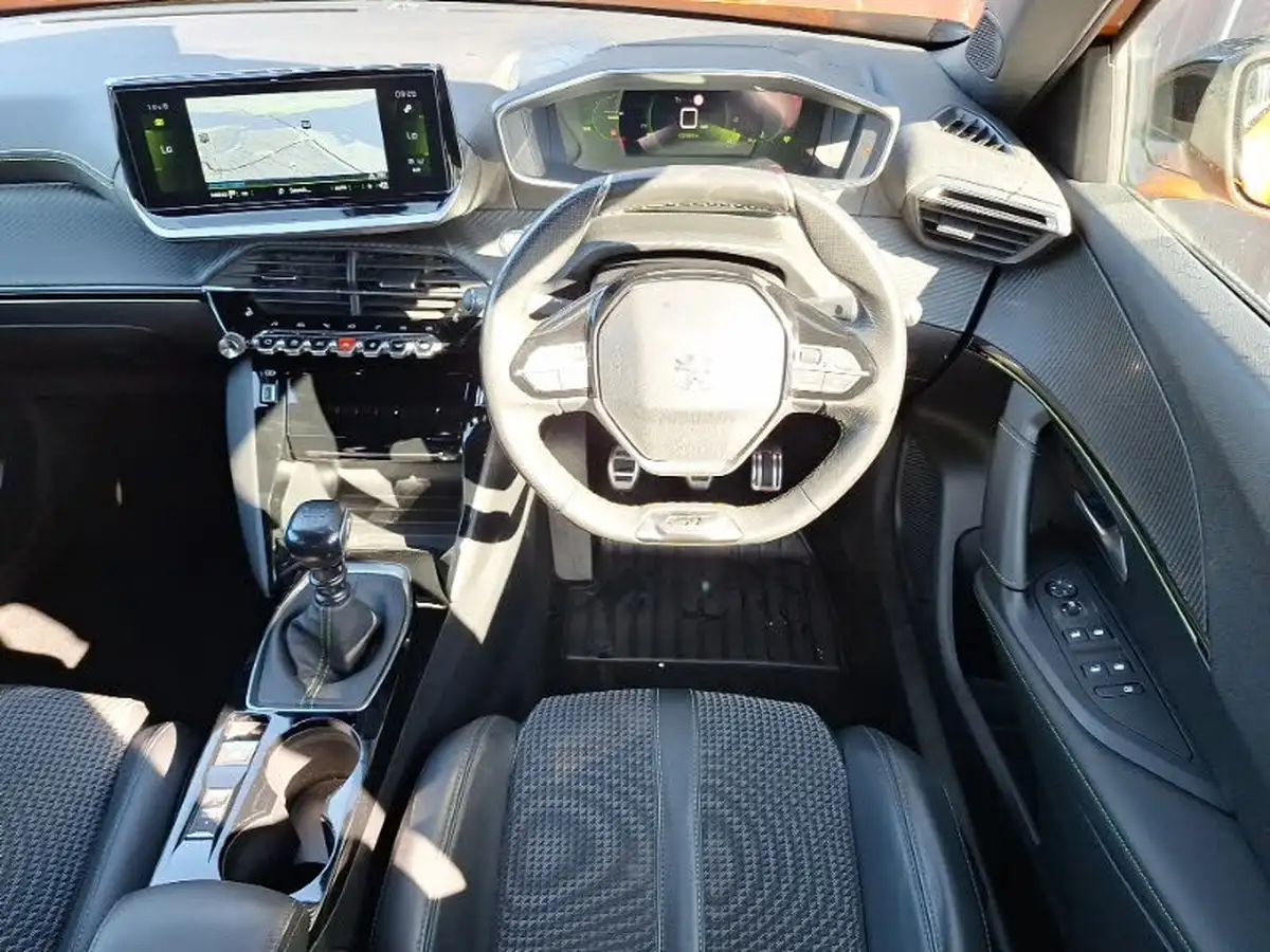 2022-peugeot-2008-suv-12-puretech-gt-big-6