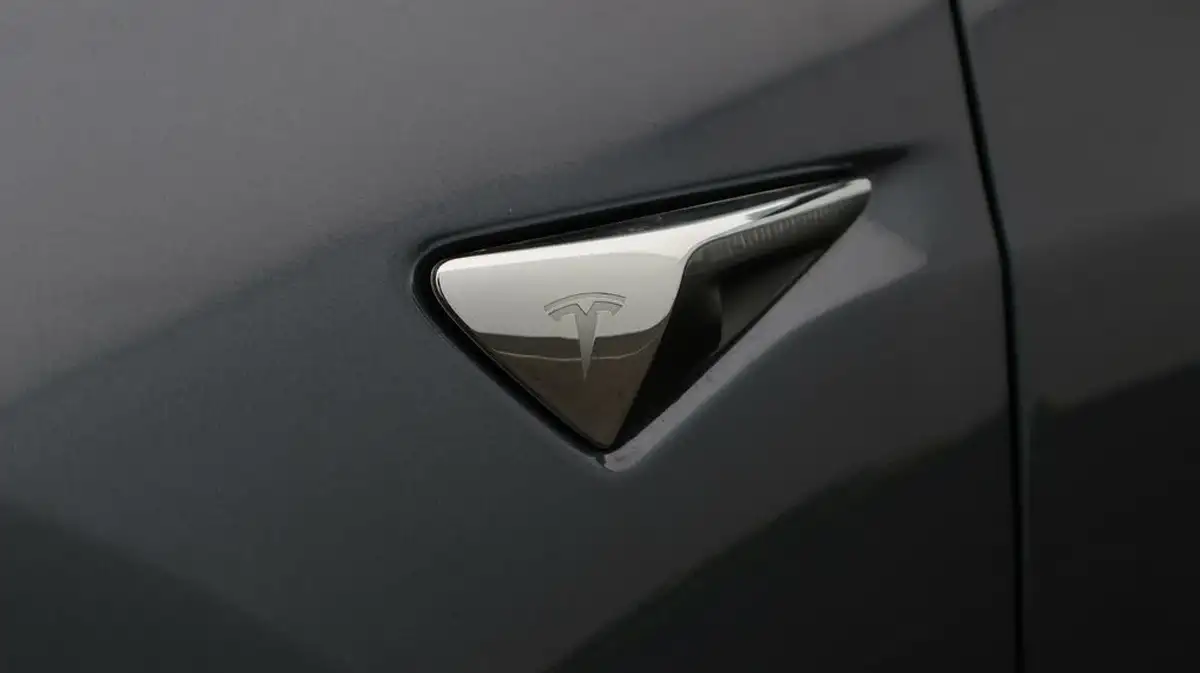 2020-tesla-model-3-e-long-range-big-20