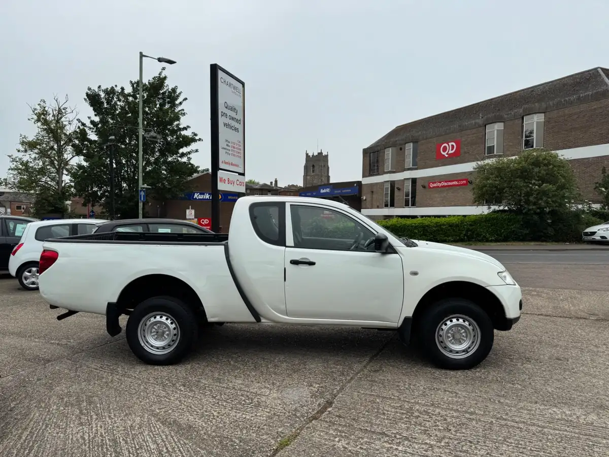 2014-mitsubishi-l200-25td-4work-club-big-10