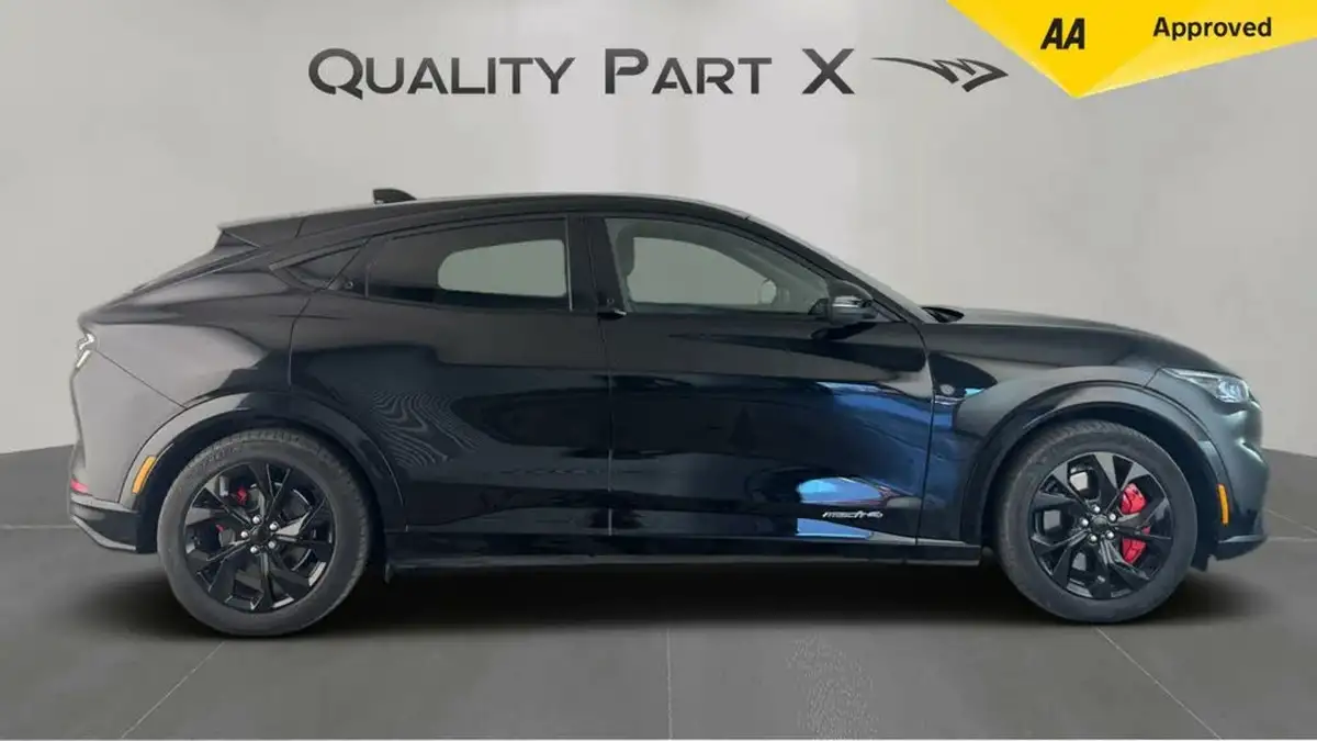 2022-ford-mustang-mach-e-e-standard-range-awd-big-1