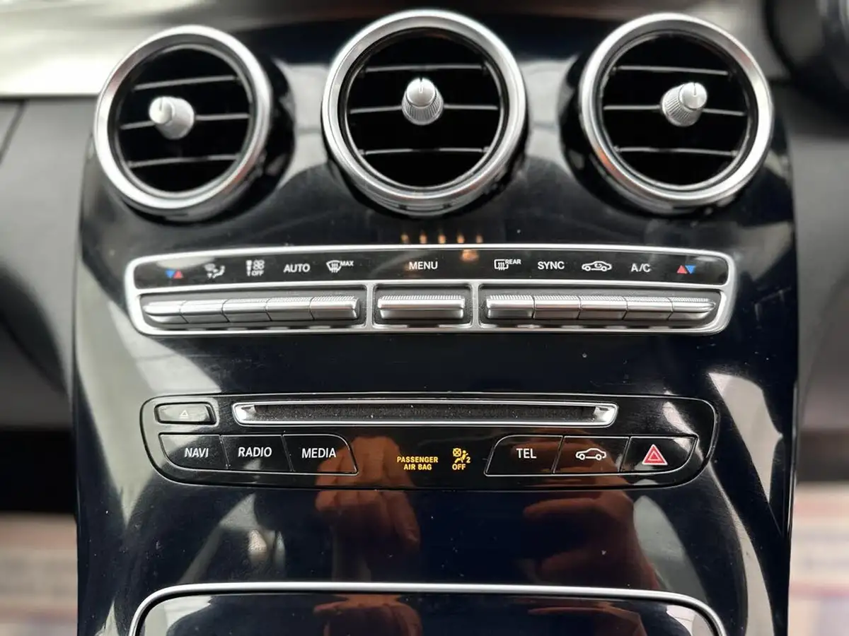 2017-mercedes-benz-c-class-20-c200-sport-ss-saloon-4d-9g-tronic-plus-big-38