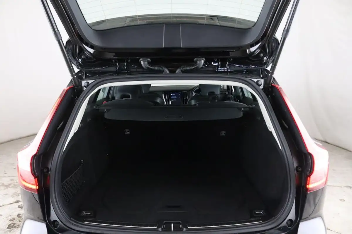 2023-volvo-v60-20-b3-core-big-11