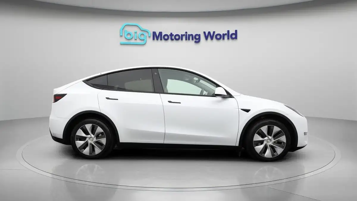 2024-tesla-model-y-e-long-range-306bhp-awd-big-8