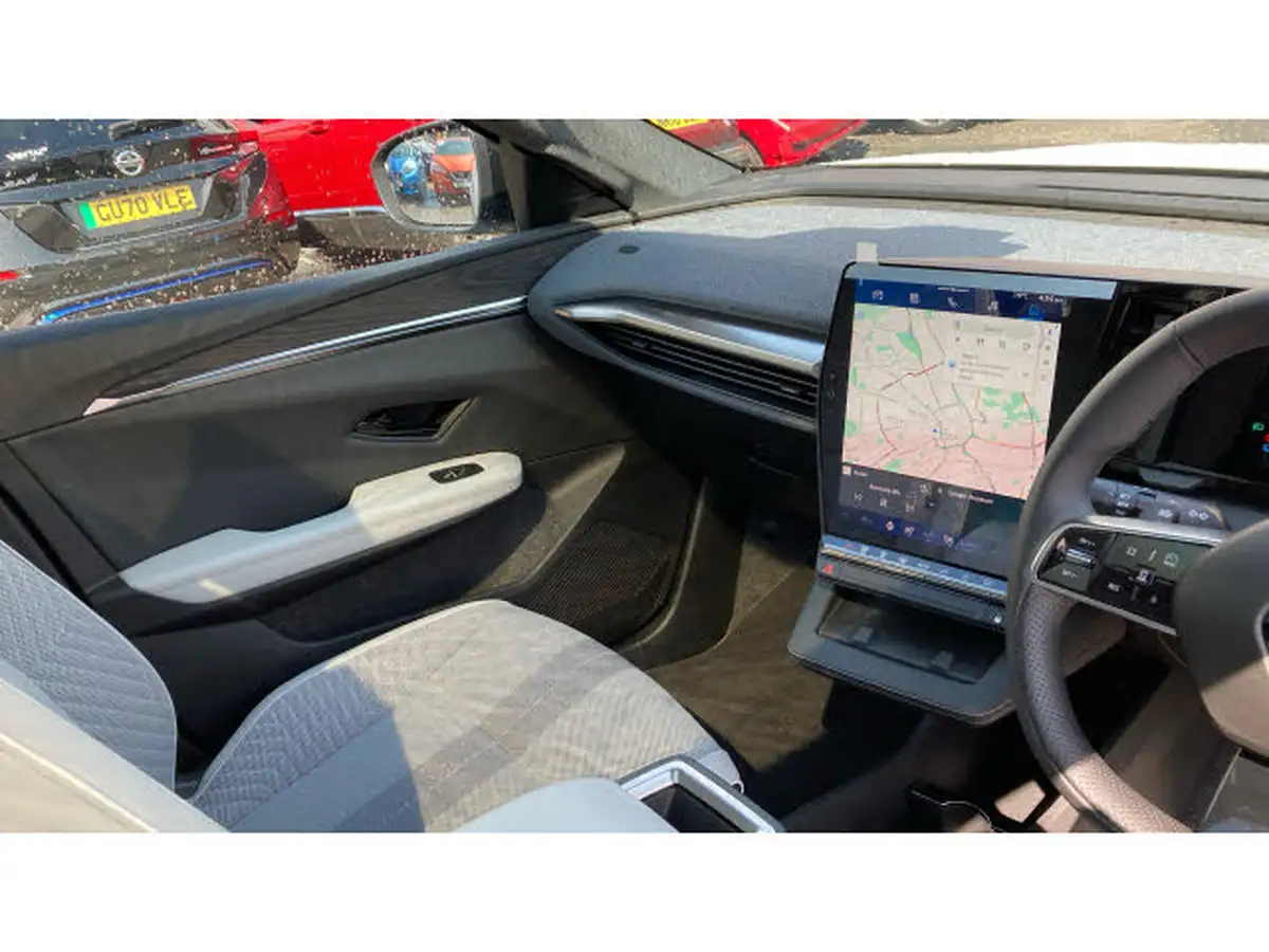 2024-renault-scenic-e-tech-e-iconic-big-13