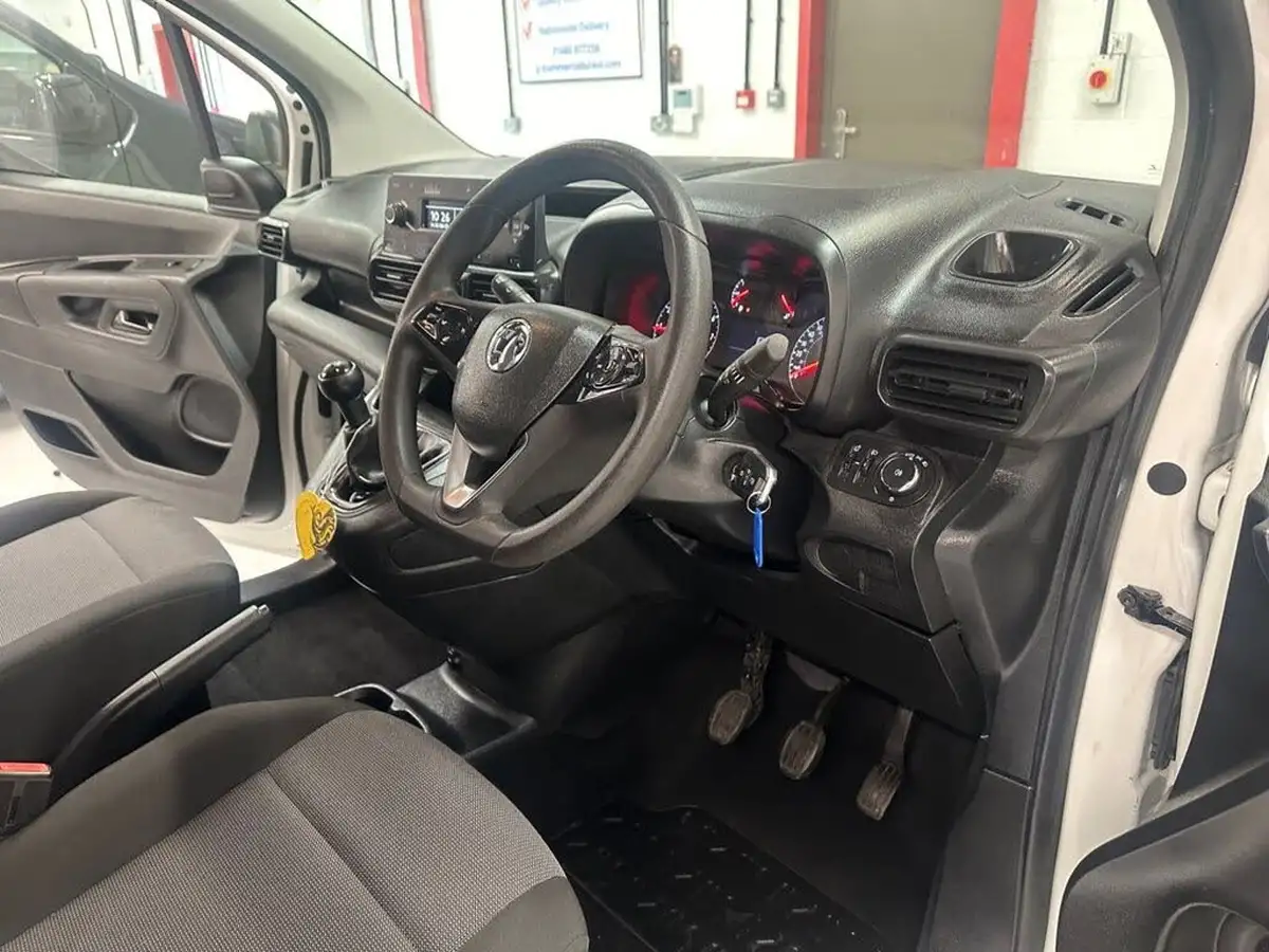 2019-vauxhall-combo-15cdti-edition-2000-75pseu6d-t-panel-big-22