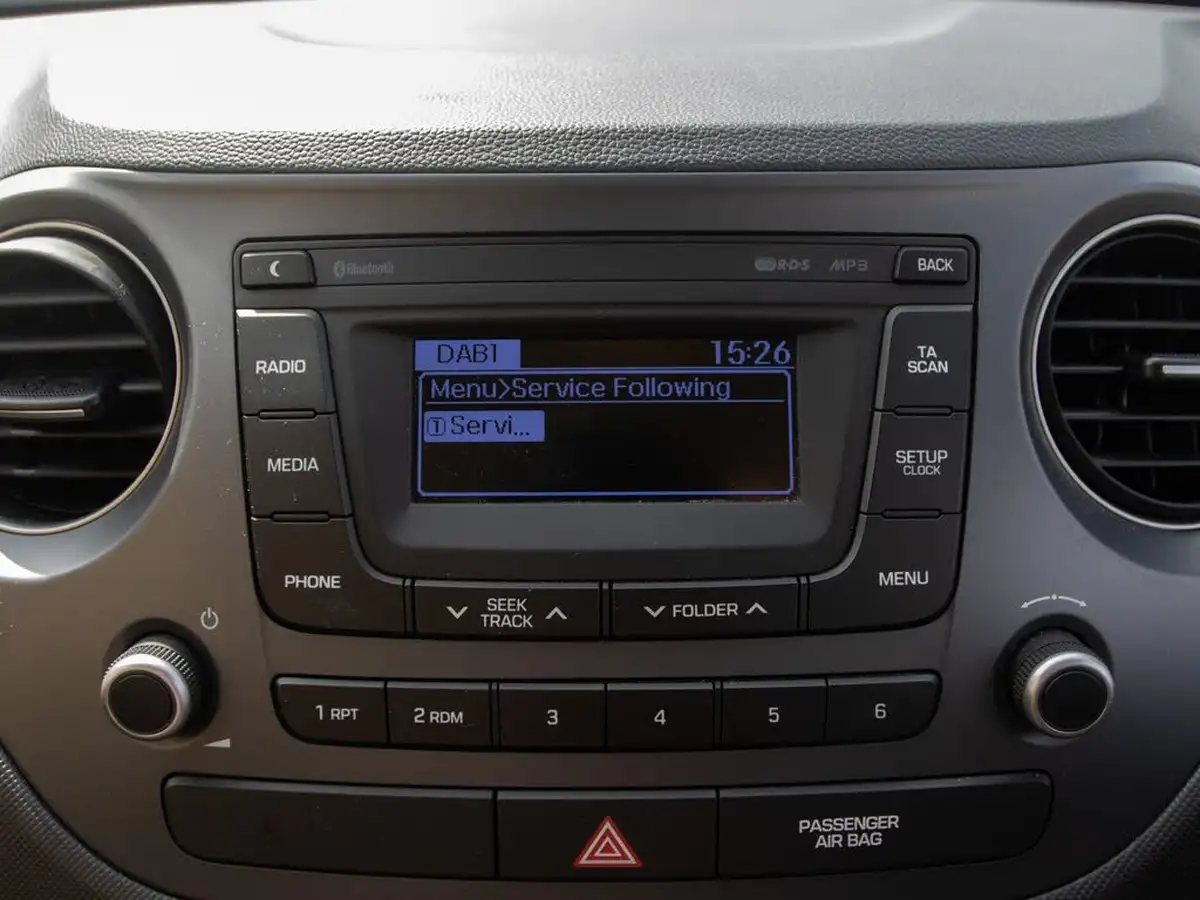 2017-hyundai-i10-10-se-big-24