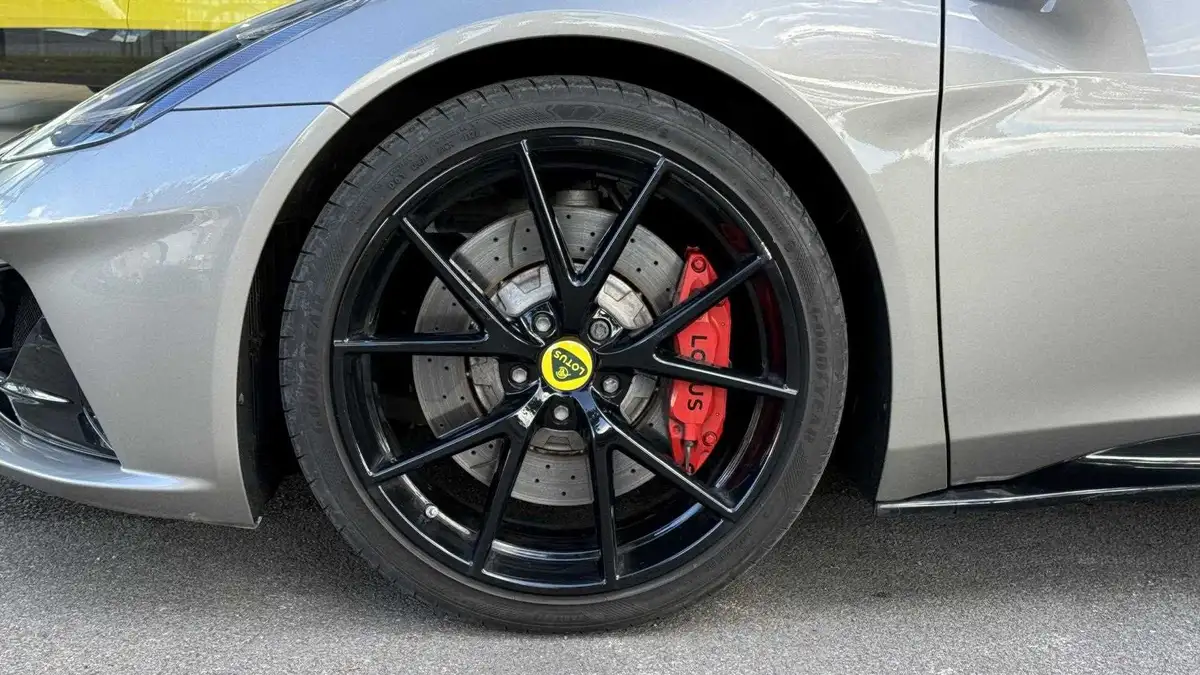 2023-lotus-emira-35-first-edition-v6-big-4