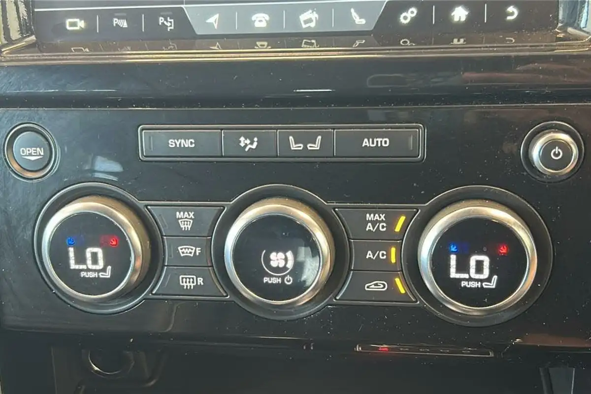 2019-land-rover-discovery-30-sd6-commercial-hse-big-26