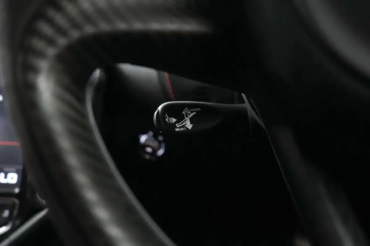 2019-mclaren-720s-40-luxury-big-34