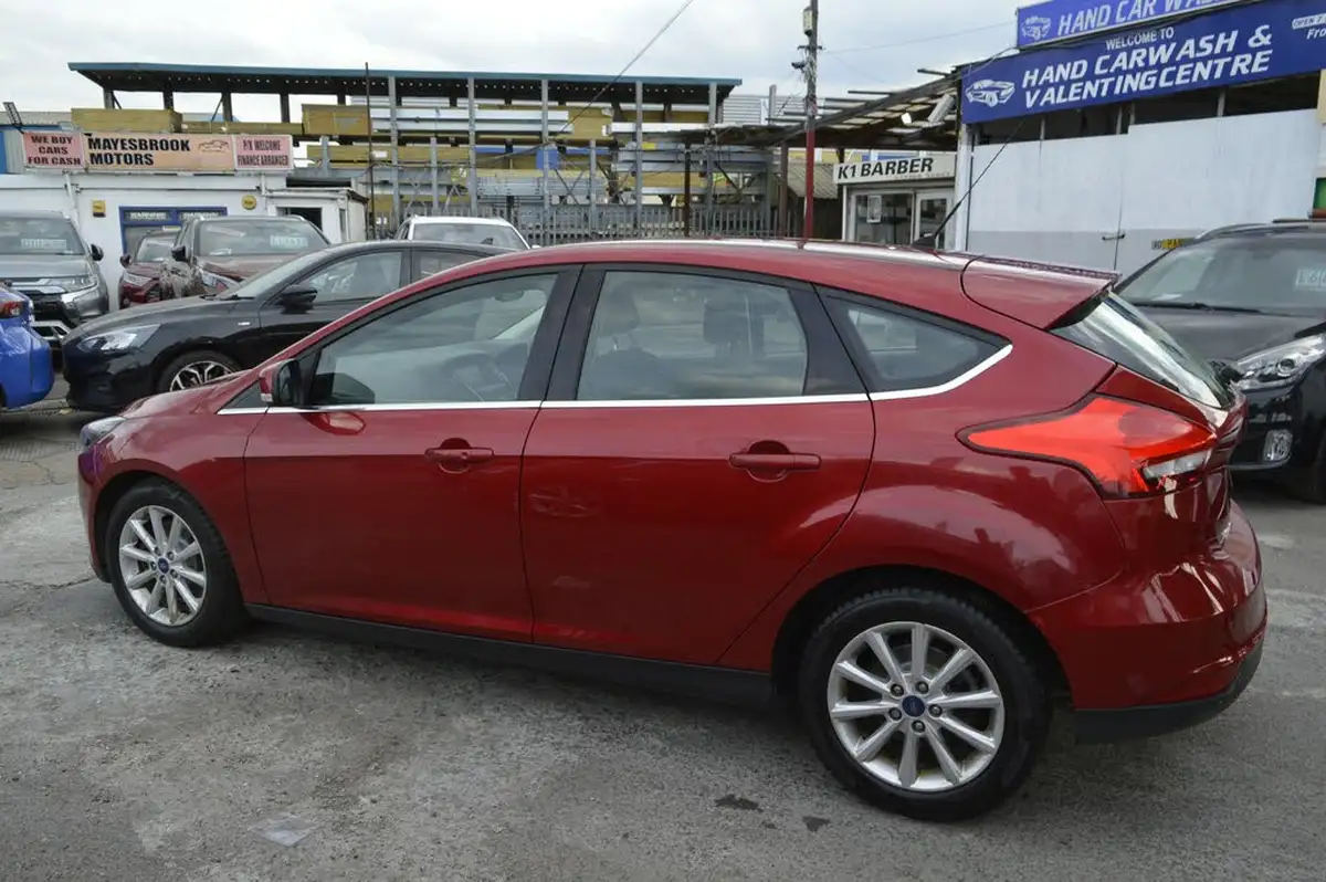 2017-ford-focus-15t-titanium-hatchback-auto-big-4