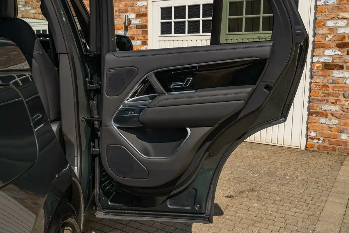 2023-land-rover-range-rover-30-d300-se-big-37