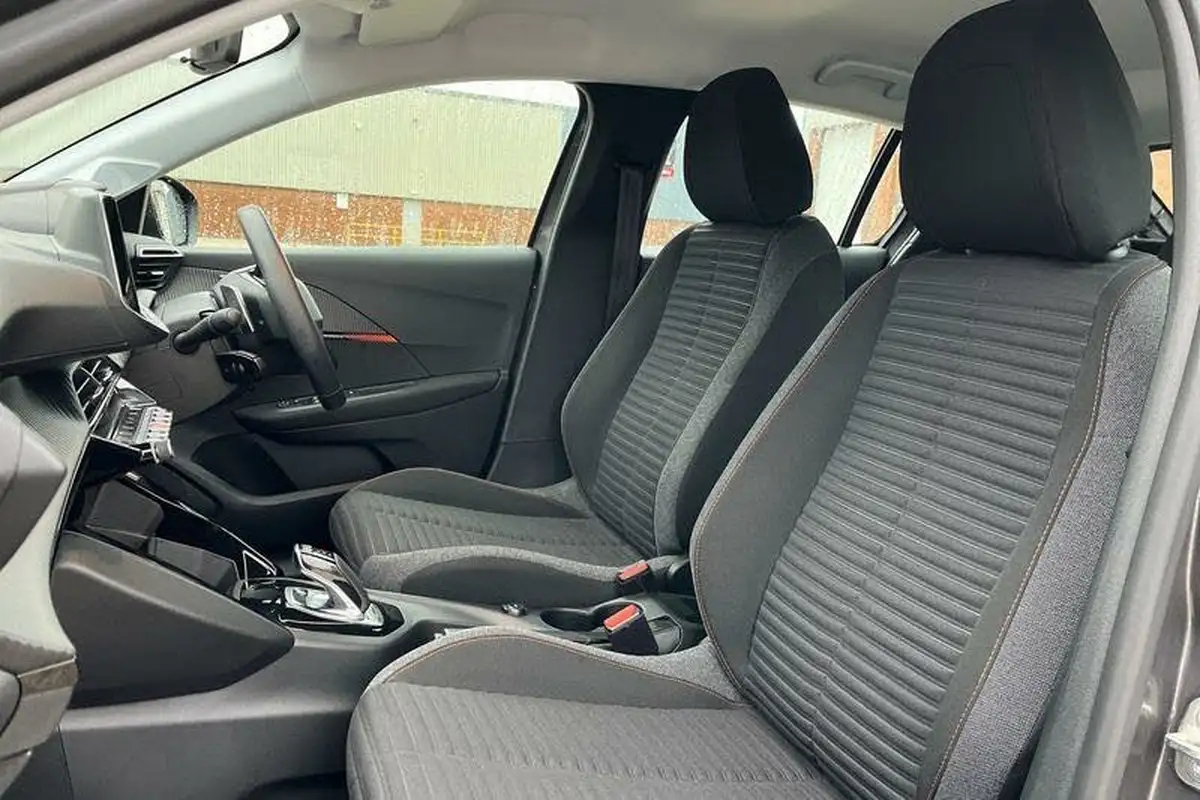 2021-peugeot-208-12-puretech-active-premium-100bhp-eat8-big-18