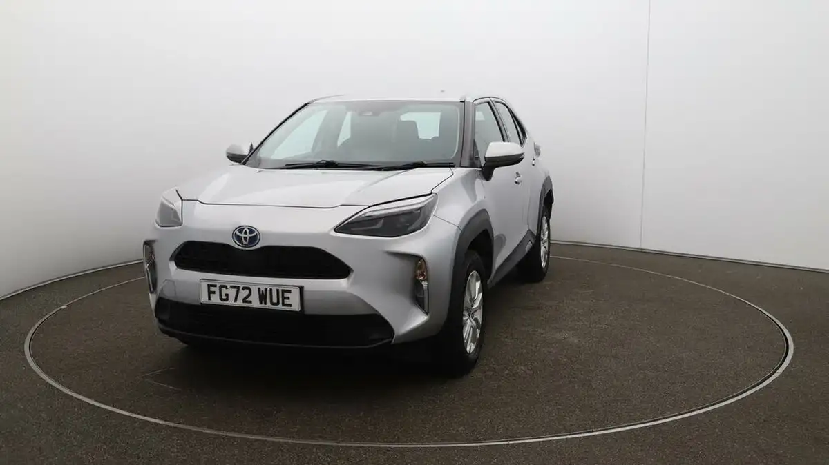 2022-toyota-yaris-cross-15-vvt-i-icon-big-30