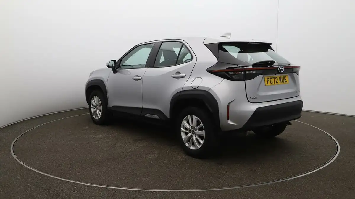 2022-toyota-yaris-cross-15-vvt-i-icon-big-54