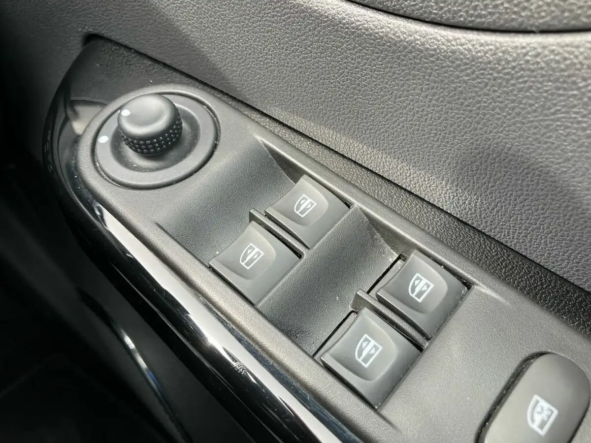 2016-renault-captur-09-dynamique-nav-big-20